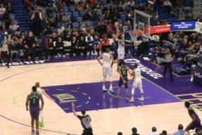 乐鱼官网-亚历山大夺冠赛后看望哈利伯顿