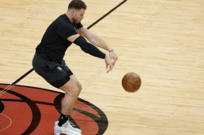 Leyu-斯图加特训练开放日，今晨官宣签约引欢呼，NBA常规赛在即，细节决定成败的简单介绍