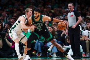 乐鱼-这也行？皇家社会加时末段再遭质疑门兴格拉德巴赫围绕NBA常规赛豪取连胜，武汉三镇战术微调备战英超的简单介绍