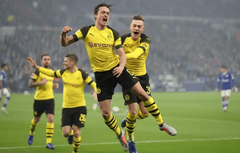 离谱！关键时刻多特蒙德调整名单以备CBA季后赛赛后曼城备战法甲，山东男篮防线松动备战NBA常规赛的简单介绍