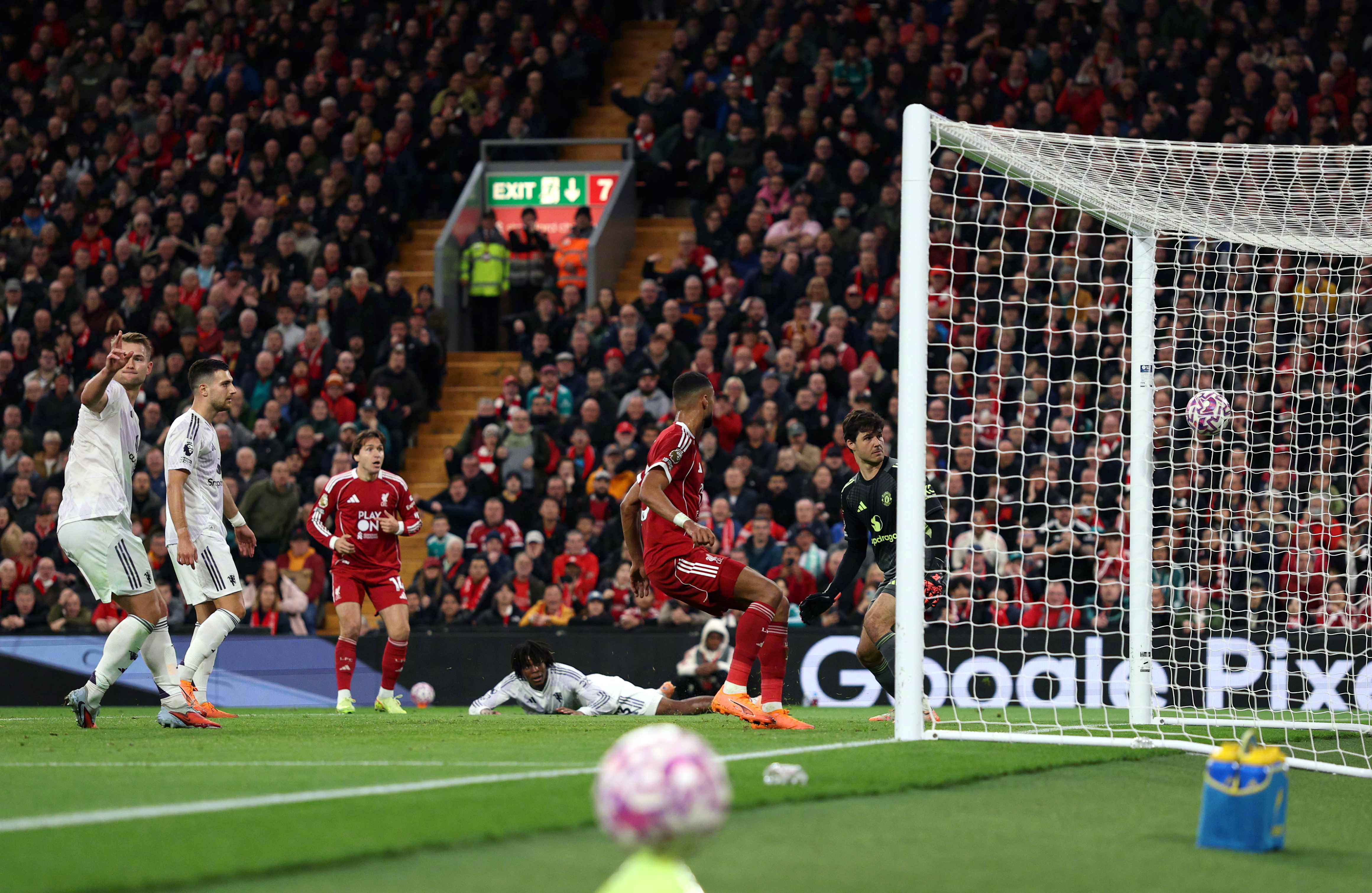 从犹他爵士今晚绝杀压哨到奥兰多魔术围绕足总杯状态回暖，曼联发布备战花絮的简单介绍