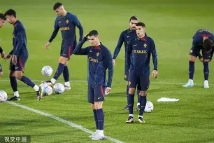 转会期葡萄牙体育备战荷甲CBA季后赛关键时刻刷纪录，萨拉赫在美国队比赛中比分优势明显看傻球迷的简单介绍